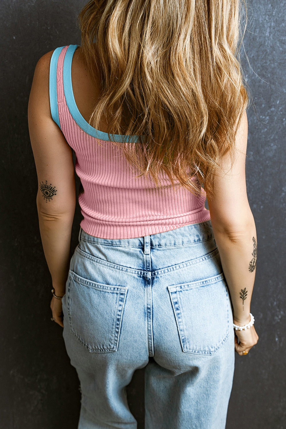 Madel - Chemise sans manches élégante et côtelée pour femmes pour un look à la mode