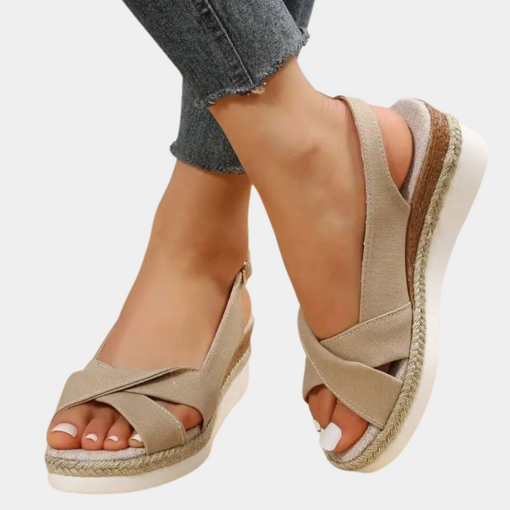 Des talons compensés élégants pour un look surprenant