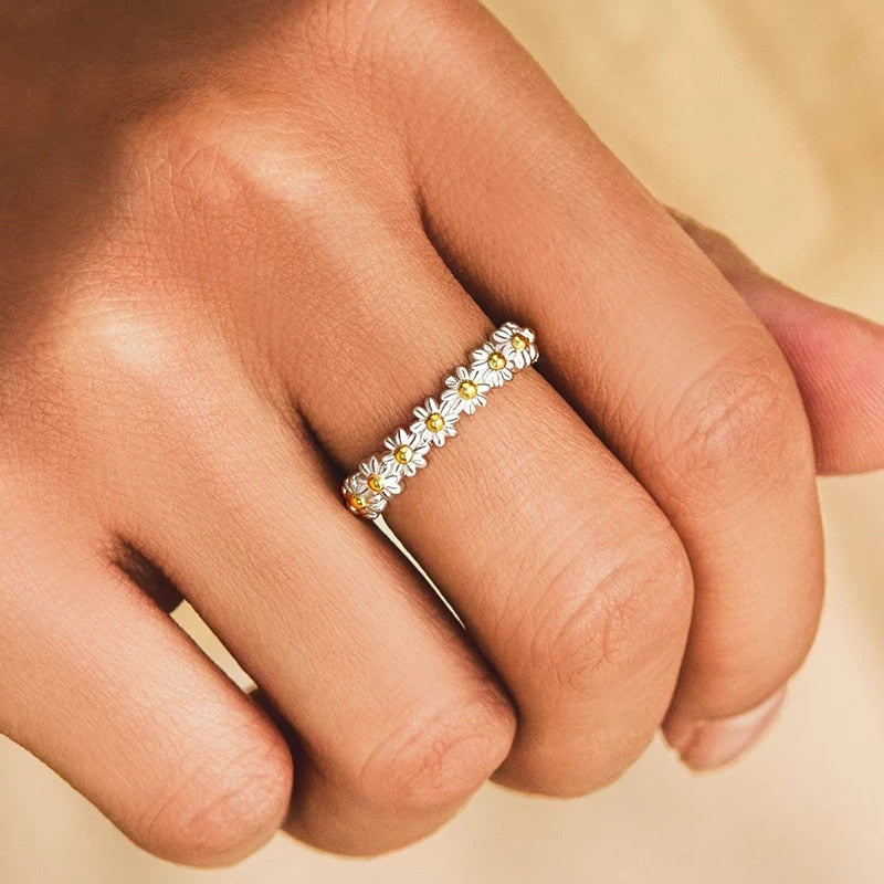 Elodie - Élégante bague marguerite en filigrane pour femme