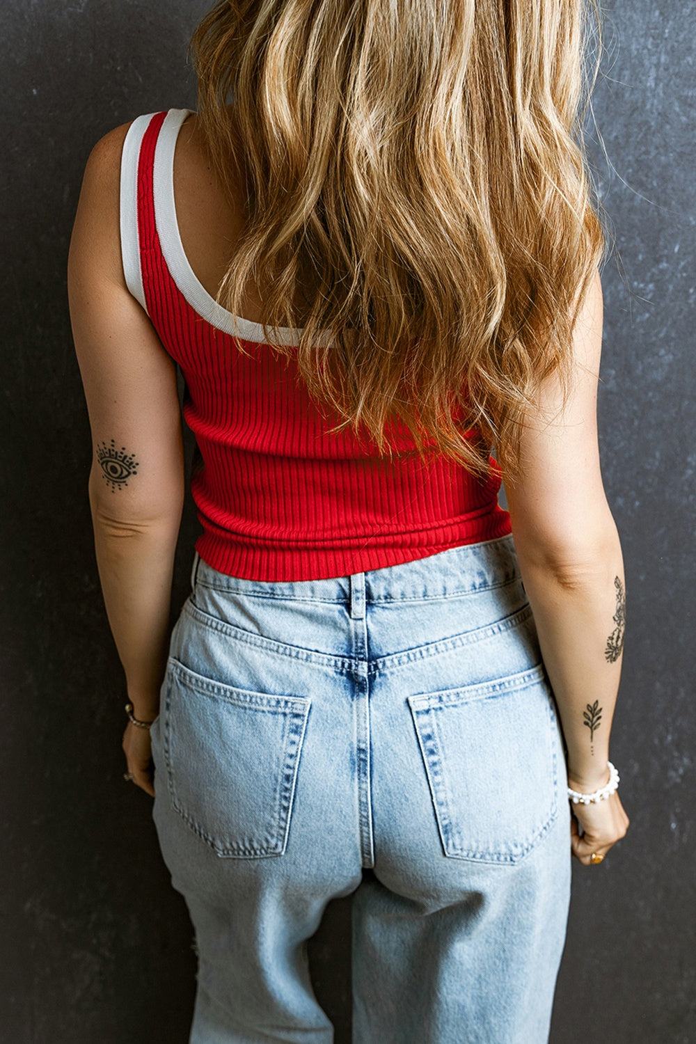 Madel - Chemise sans manches élégante et côtelée pour femmes pour un look à la mode